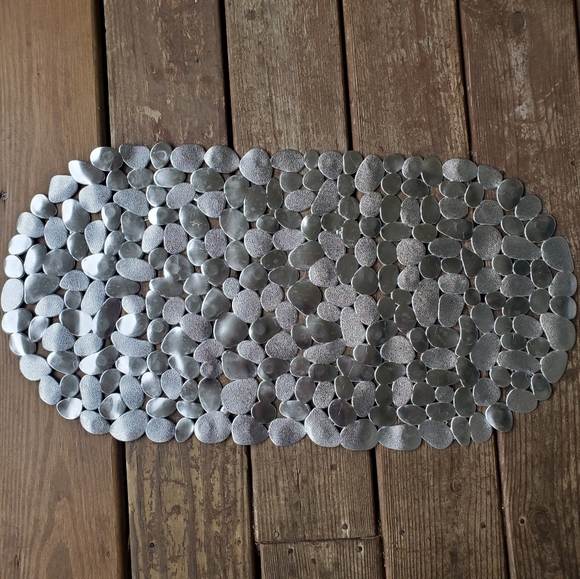 5 for $20 | NWT Aura Rounded Metallic Silver Non-Slip Bath Mat - Picture 7 of 7